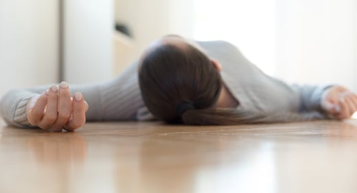 GettyImages-1216997034-woman-fainted-floor