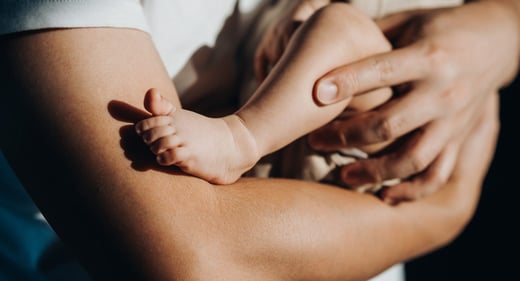 GettyImages-1445113479-newborn-dad