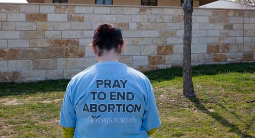 GettyImages-512263796-pray-40-days-for-life