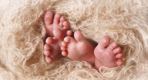 GettyImages-636752664-twins-feet-2